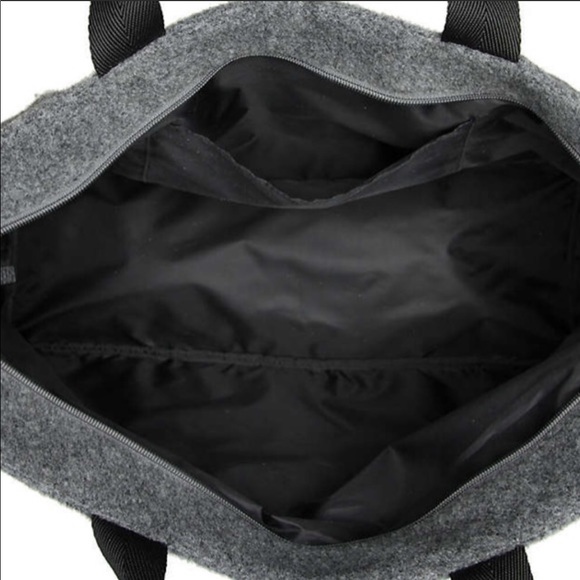 🆕 Felt Tote + SHOE COMPARTMENT! - Picture 3 of 12